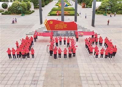 捐赠收入超3亿 万人上街献爱心