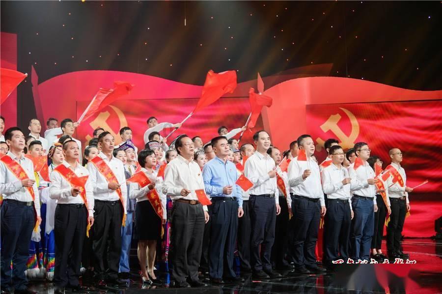 最近都在给重庆上分，我也必须献上这堵“重庆”红墙啦
